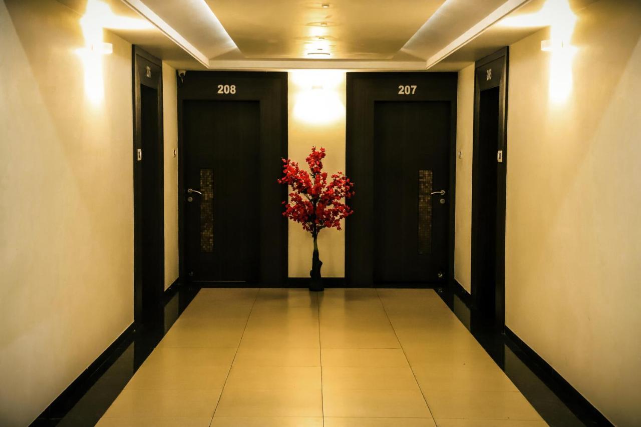 Hotel Kirti Jāmnagar Exteriör bild